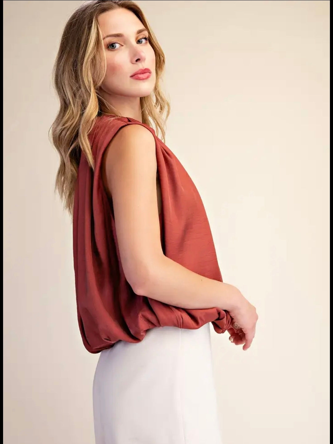 Sleeveless Pleated Balloon Top with Pockets.