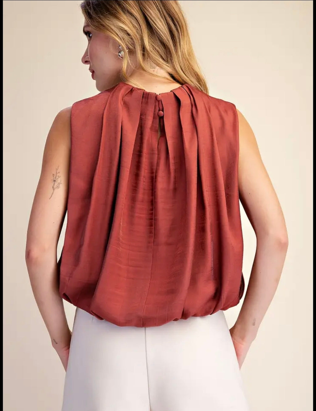 Sleeveless Pleated Balloon Top with Pockets.