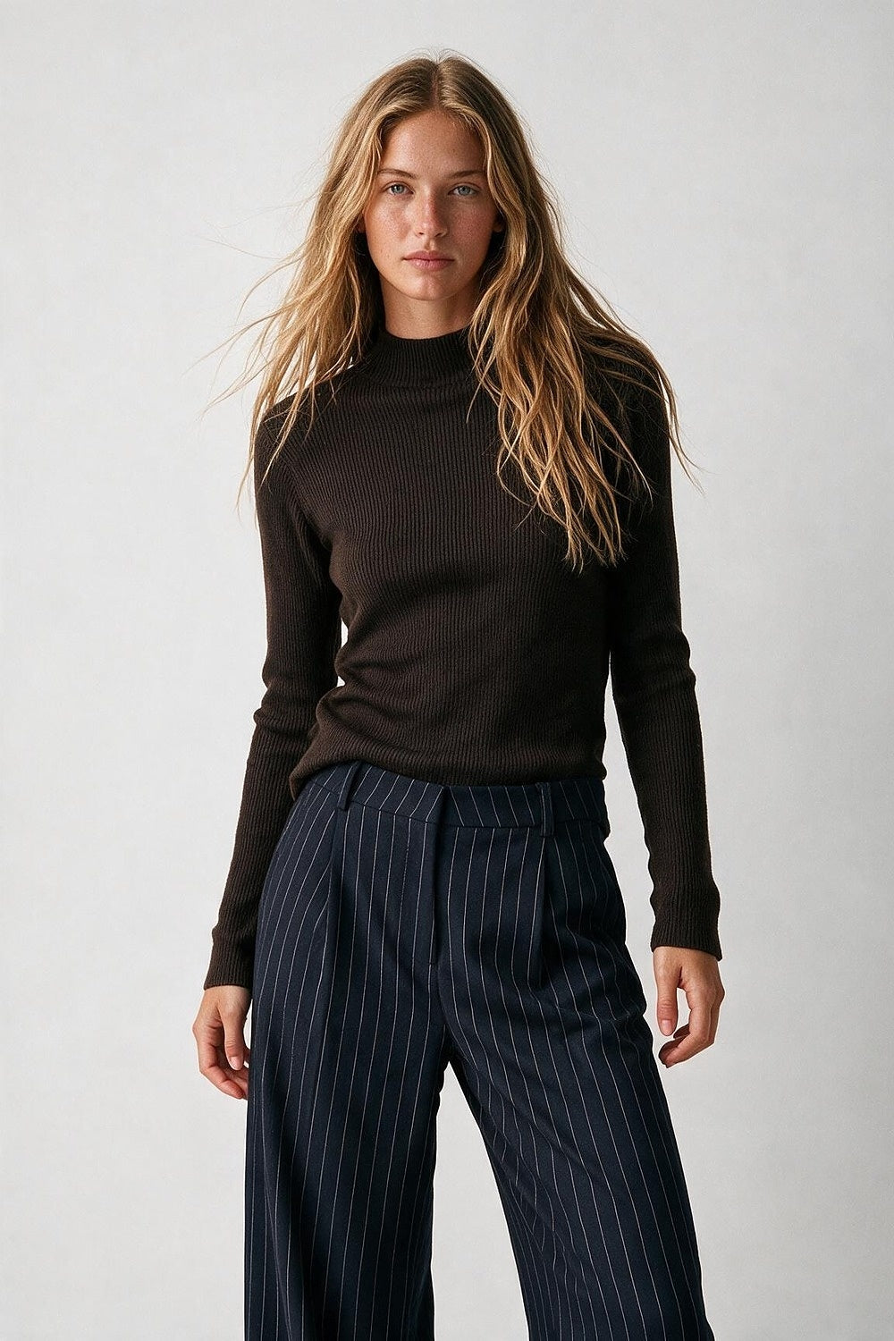 Fine Ribbed Merino Wool Sweater in brown with Mock neck