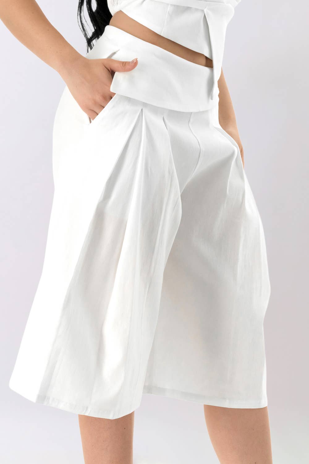 Pleated Wide-Leg Bermuda Pants