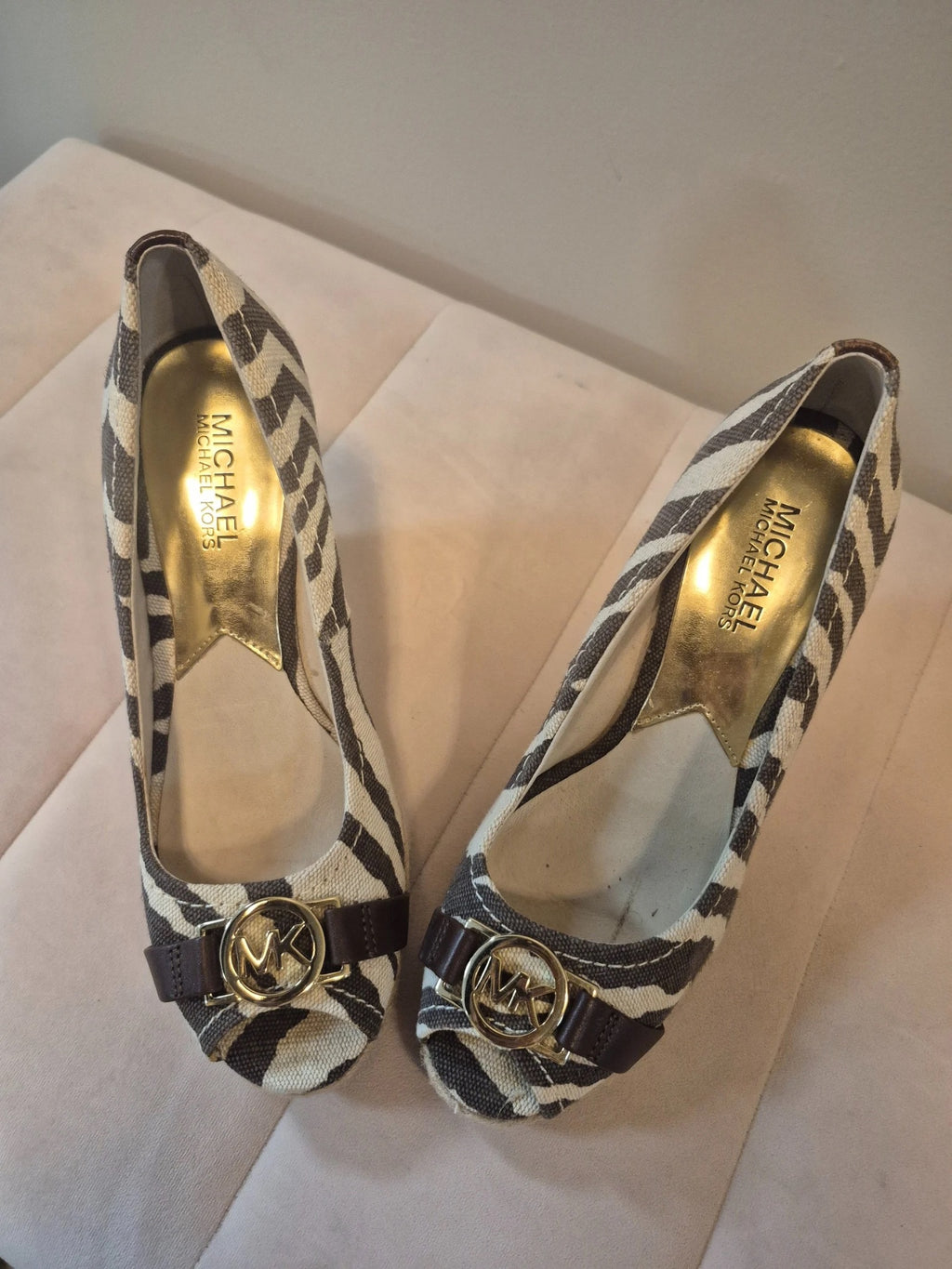 MICHAEL KORS PEEP TOE SHOE Size 7 (ReFashion)