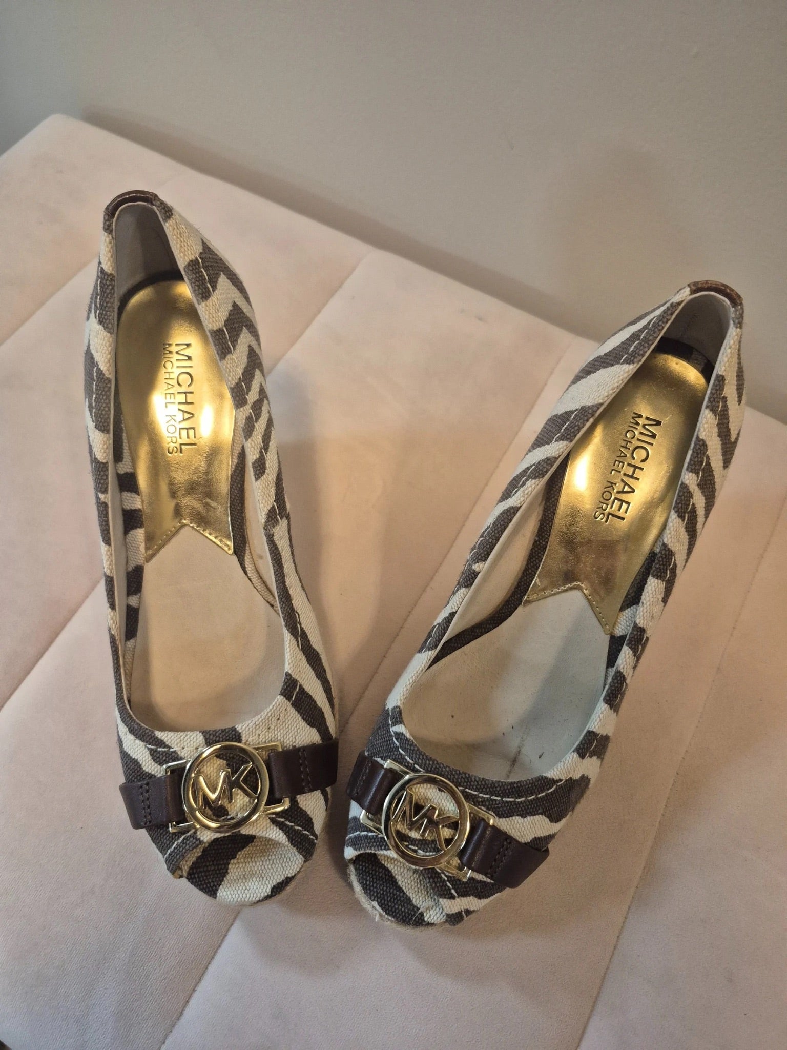 MICHAEL KORS PEEP TOE SHOE Size 7 (ReFashion)
