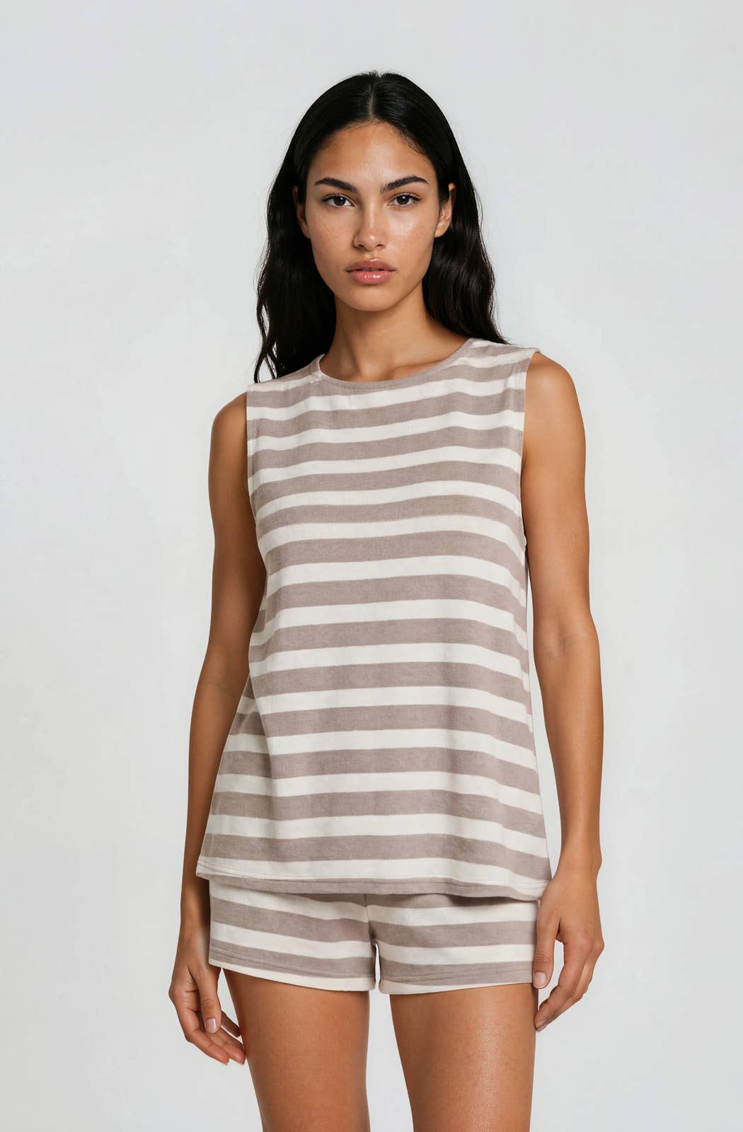 SIDE SLIT TUNIC TOP AND HIGH WAIST ELASTIC SIDE POCKET SHORT