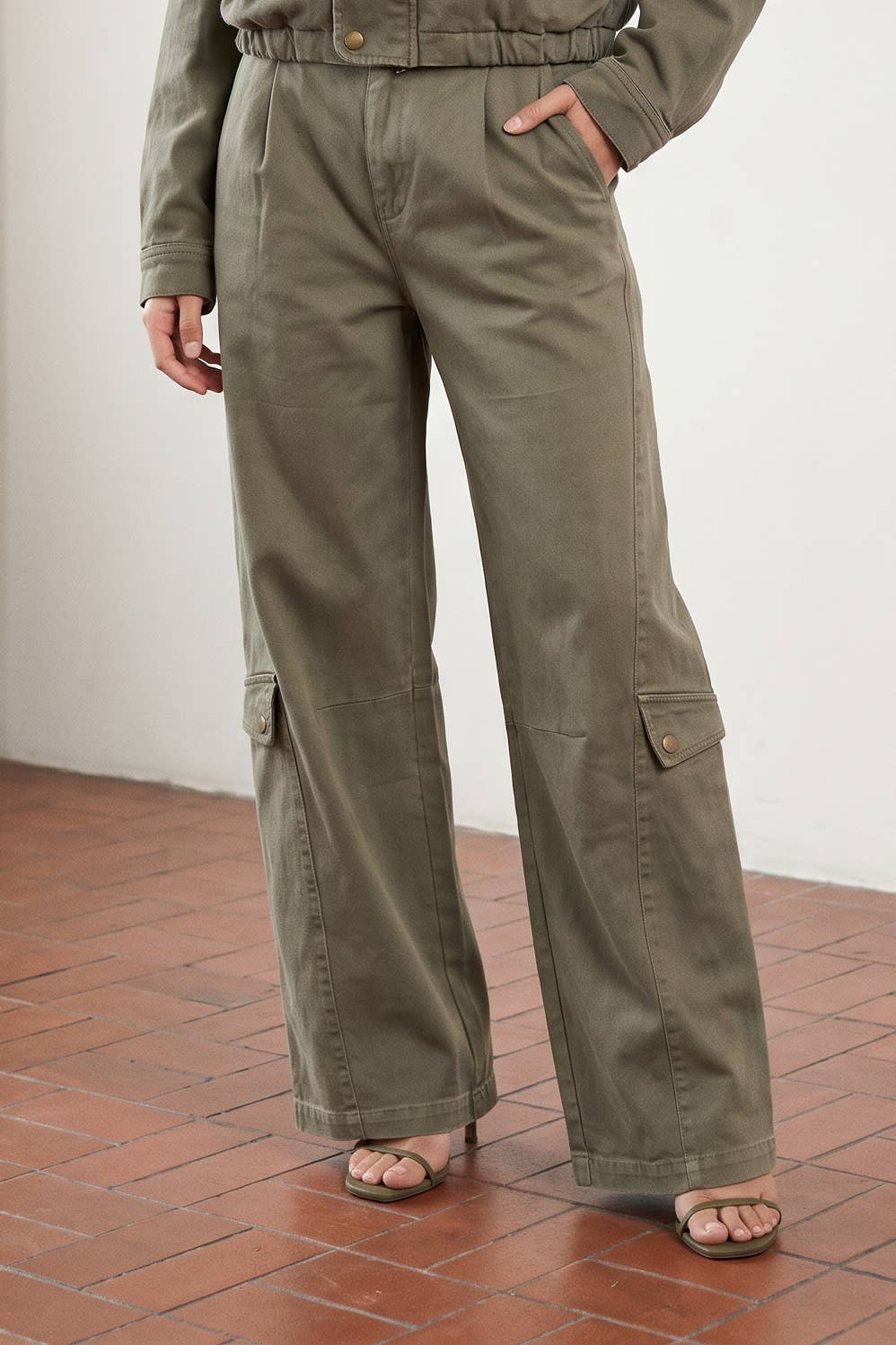 BRUSHED TWILL CARGO BARREL PANTS