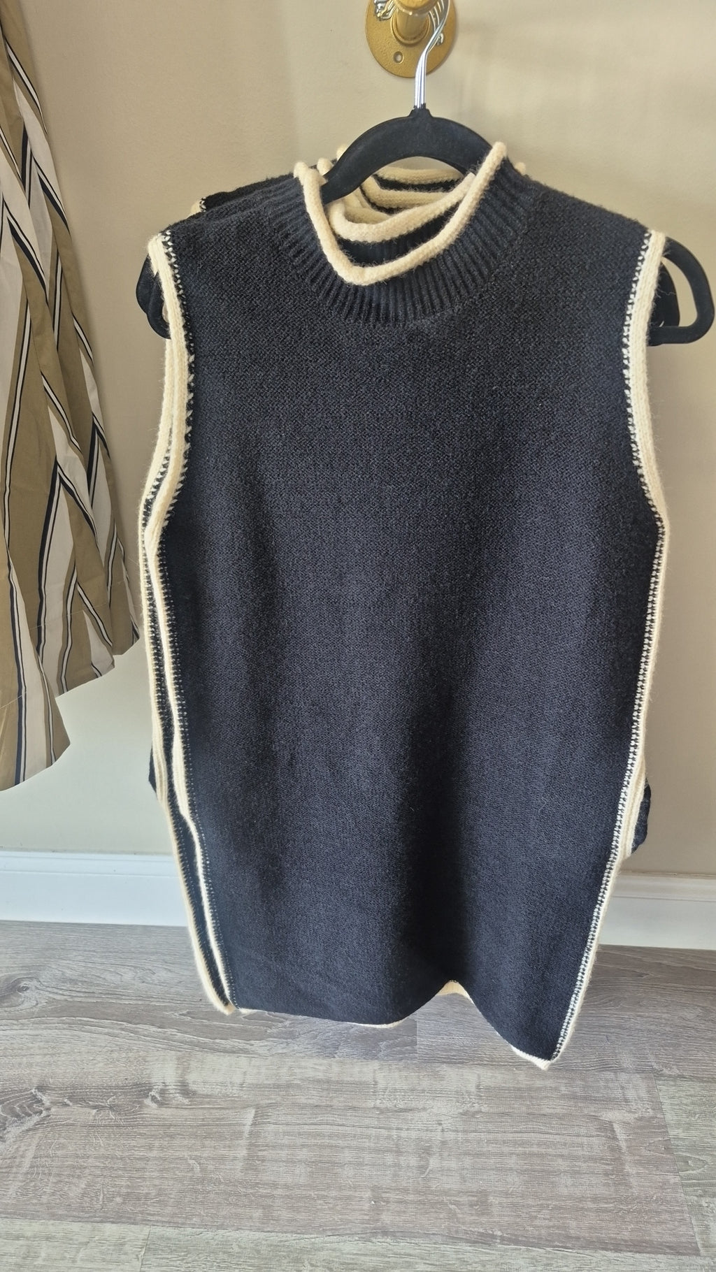 Black/Cream NYC Dress with pockets