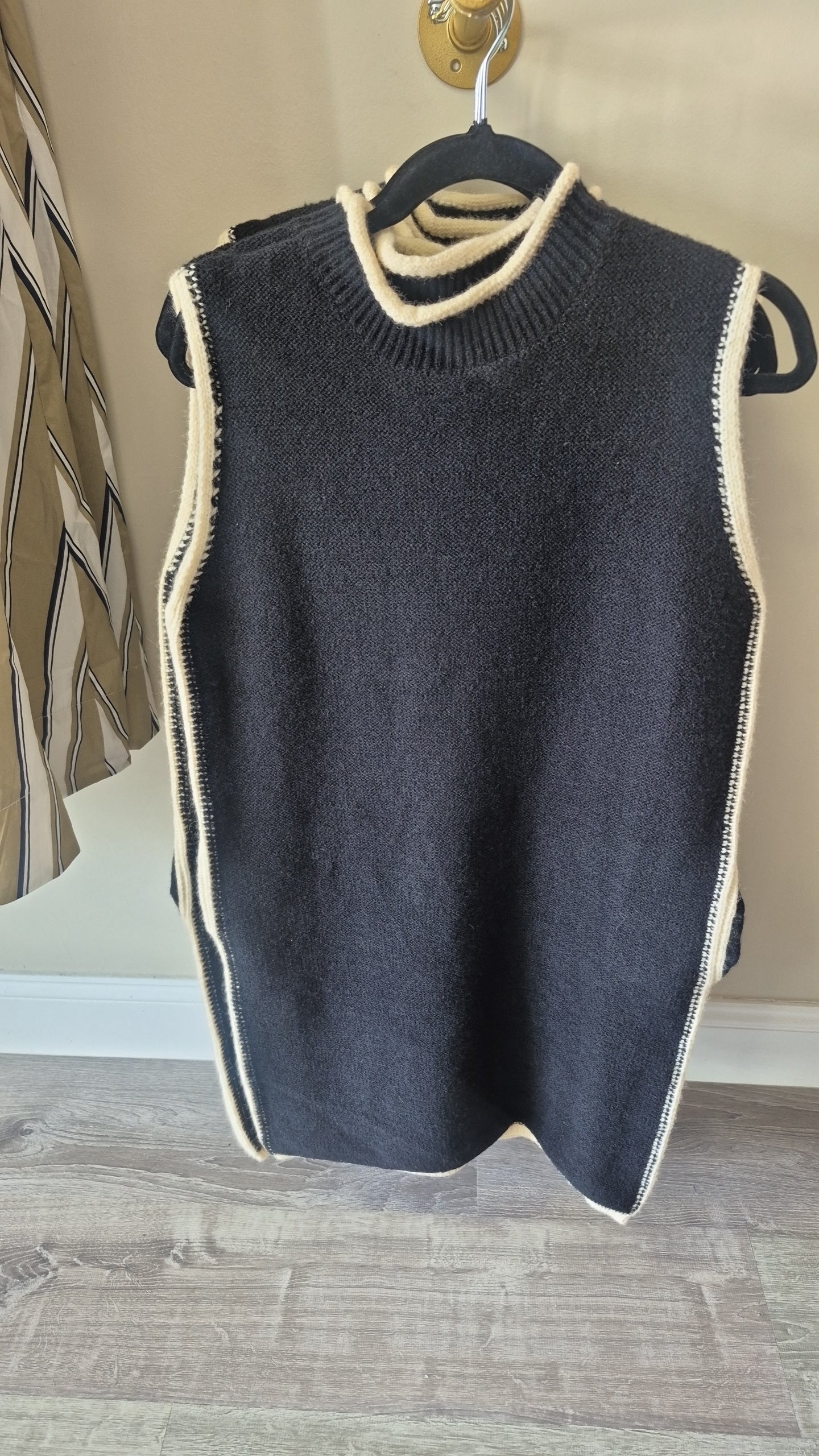 Black/Cream NYC Dress with pockets